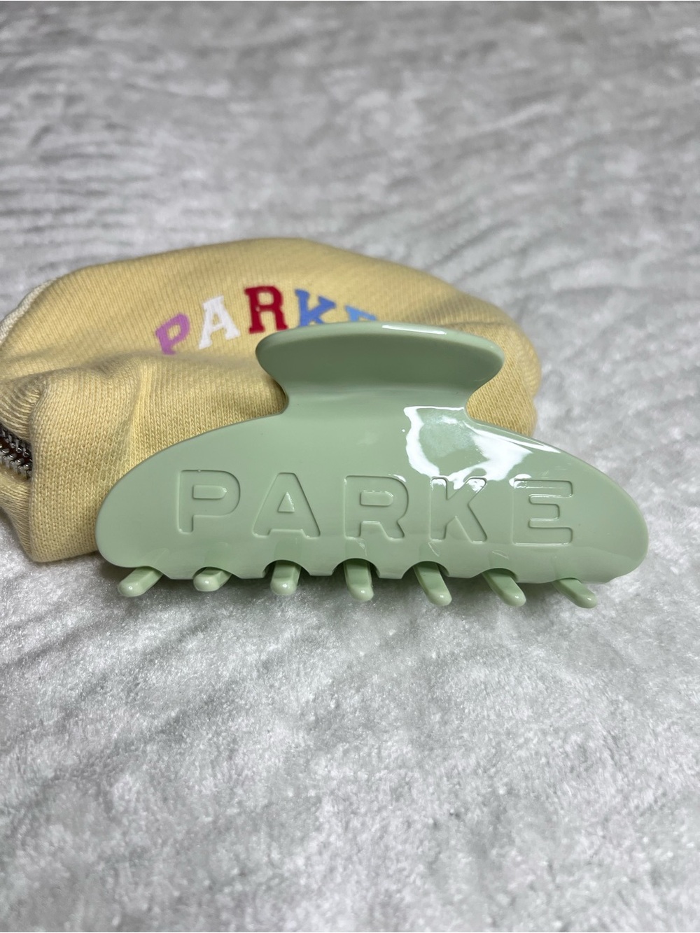 PARKE Seafoam Claw Clip💚 - Picture 2 of 6
